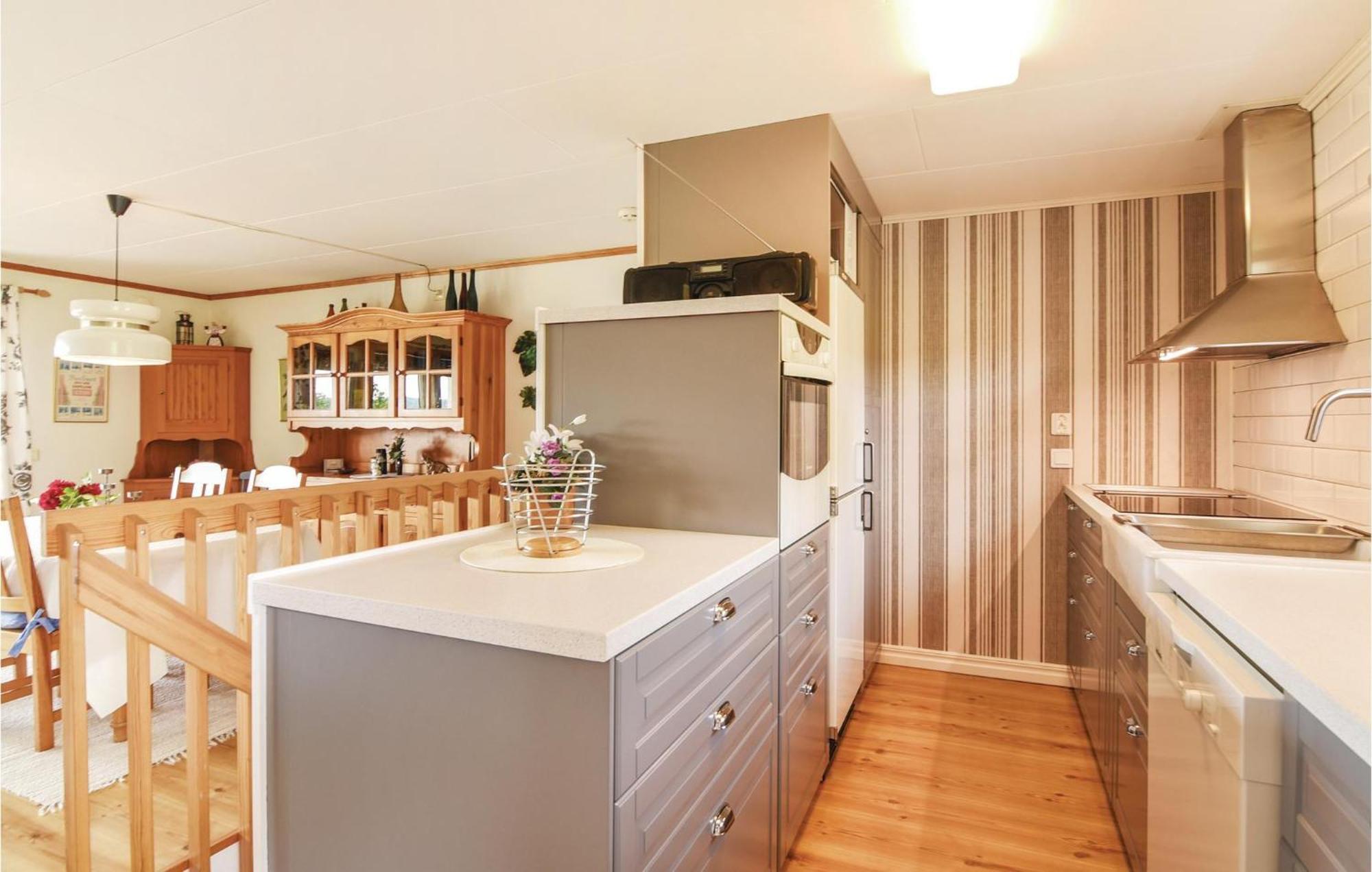 2 Bedroom Awesome Home In Svanskog Exterior foto