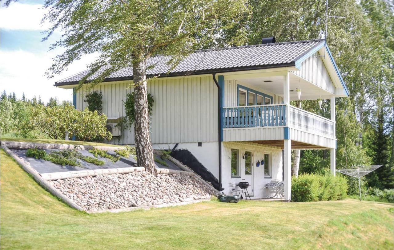 2 Bedroom Awesome Home In Svanskog Exterior foto