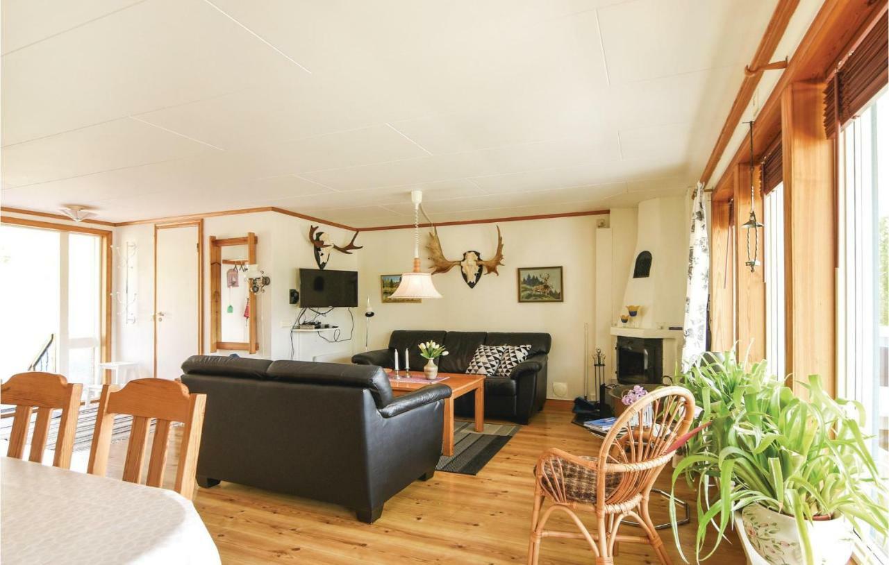 2 Bedroom Awesome Home In Svanskog Exterior foto